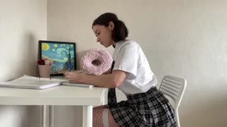 Đụ Sinh Viên Chị Kế Trên Bàn Và Xuất Tinh Trong Miệng 1280x720