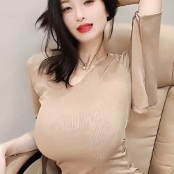 Chinese streamer masturbating