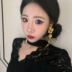 Hot Chinese slut wants to unzip your pants