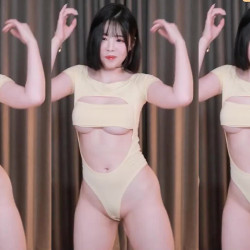 Sexy Babes Dancing Asians Dancing To Music KPop Korean Japanese Chinese Thai TikTok Girls